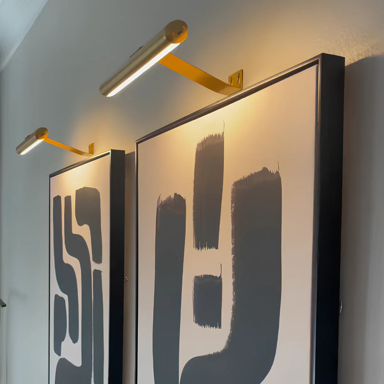 ARTGLOW - Rotatable LED Wall Light – Wireless & Stylish for Any Gallery Wall