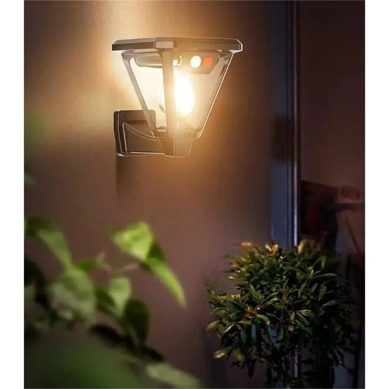 MOTION BEAM – Solar-powered LED outdoor light with motion sensor