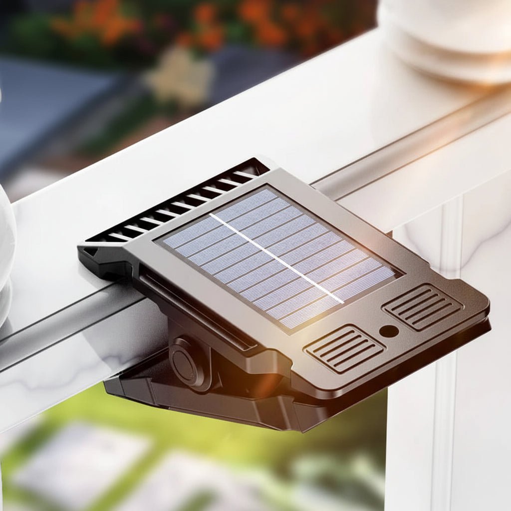 FIXLICHT – Intelligent Solar Clip Light for Outdoor Use