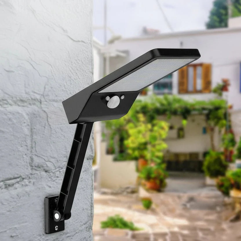 LumiGuard solar spotlight - LED outdoor light with motion sensor & remote control