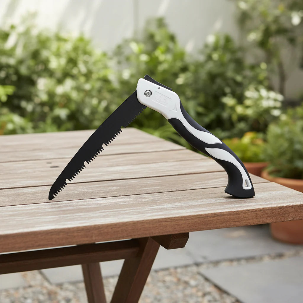 TerraEdge – Foldable Branch Saw for Precise Cutting