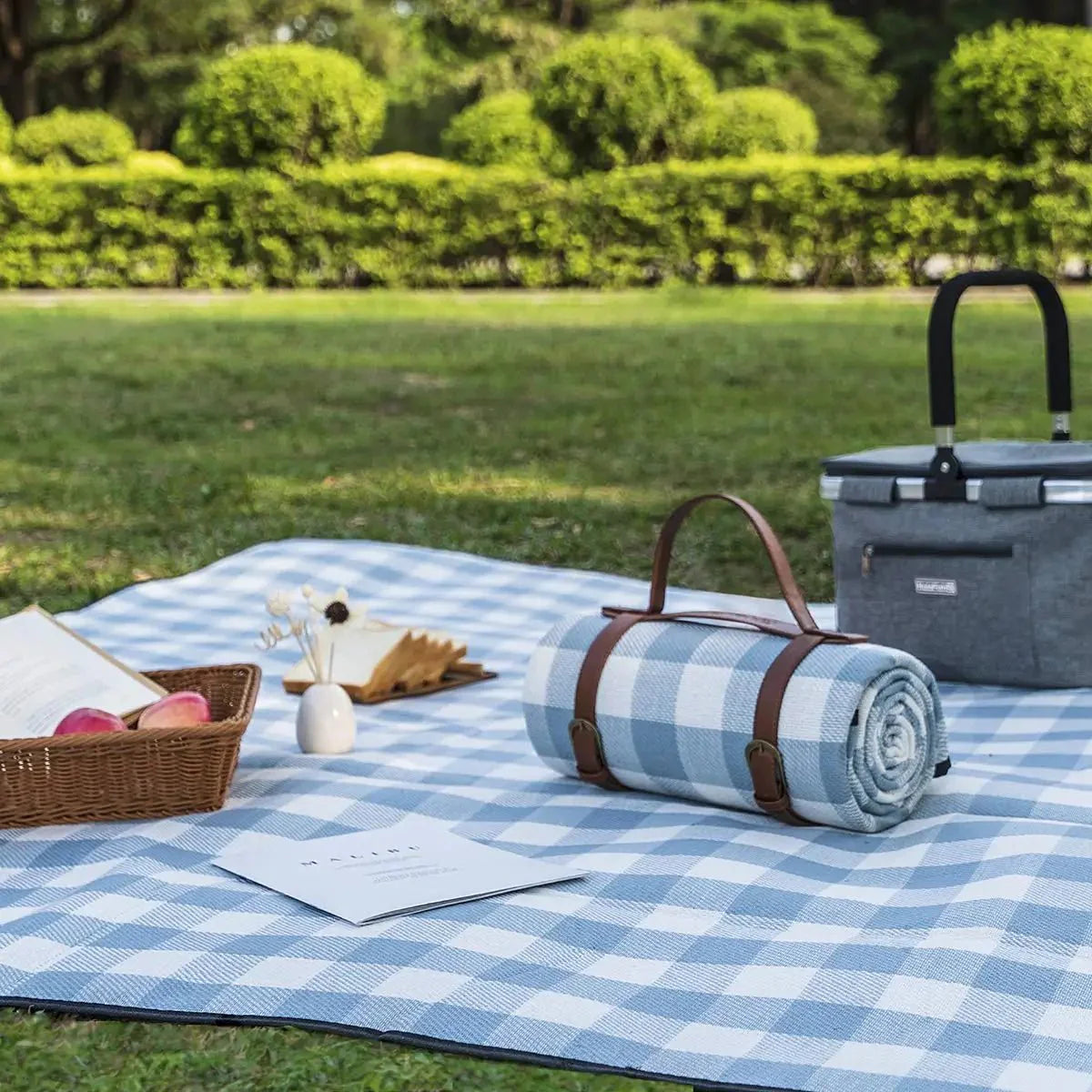PICSTYLE – Waterproof Checkered Picnic Blanket with Practical Carry Strap
