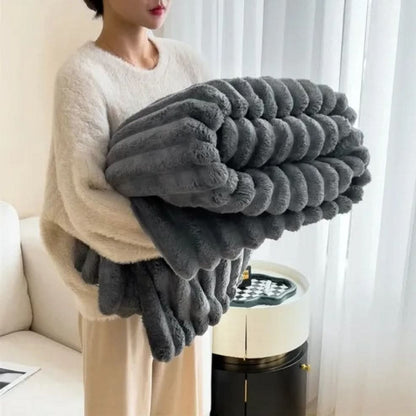 CLOUDNINE – Cozy Blanket for Soft Comfort & Stylish Coziness
