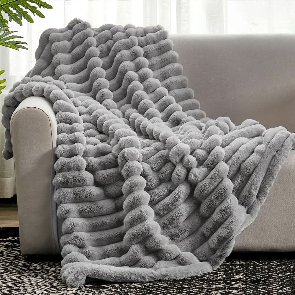 CLOUDNINE – Cozy Blanket for Soft Comfort & Stylish Coziness