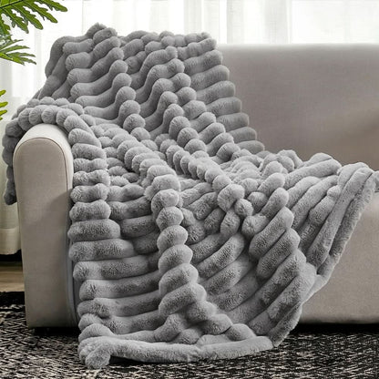 CLOUDNINE – Cozy Blanket for Soft Comfort & Stylish Coziness