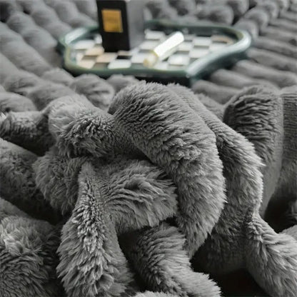 CLOUDNINE – Cozy Blanket for Soft Comfort & Stylish Coziness