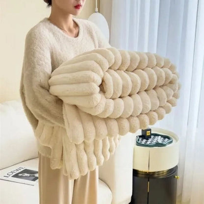 CLOUDNINE – Cozy Blanket for Soft Comfort & Stylish Coziness