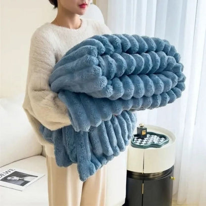 CLOUDNINE – Cozy Blanket for Soft Comfort & Stylish Coziness