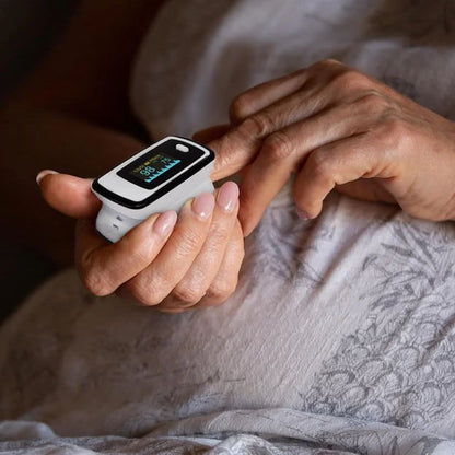 ULTRALITE - Compact Finger Pulse Oximeter for Fast and Precise Health Monitoring on the Go